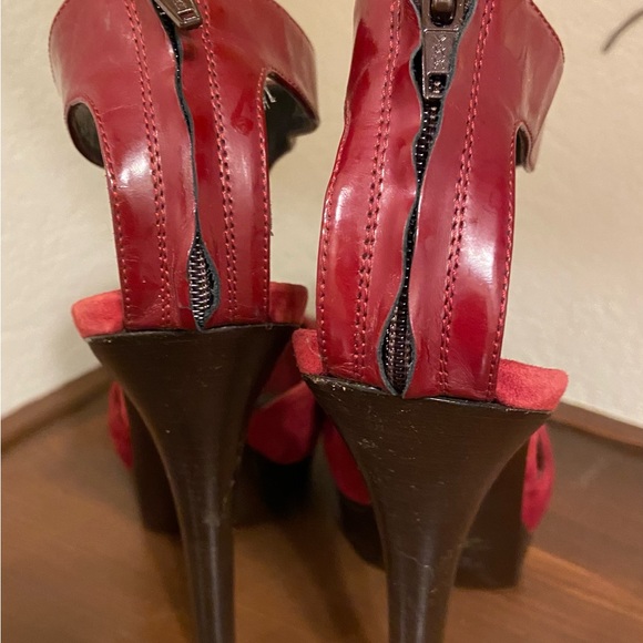 Fendi T Strap Sandals. - Picture 3 of 8